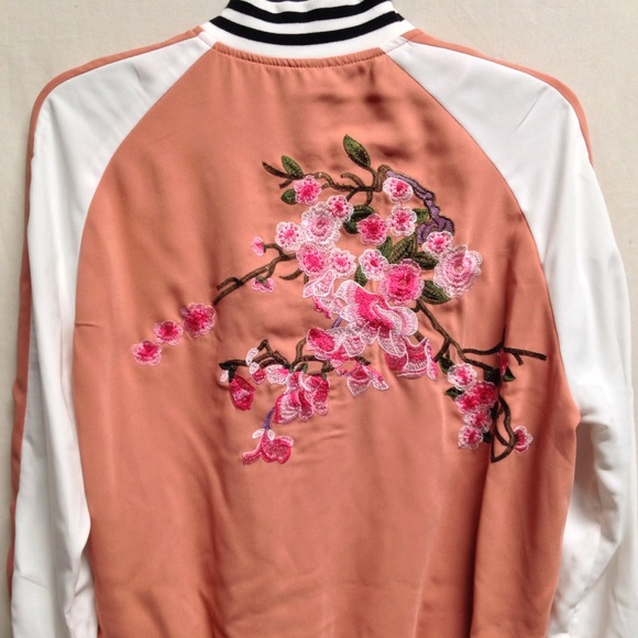 NWT GIANNI BINI BOMBER JACKET FLORAL EMBROIDERY XS - Picture 5 of 8